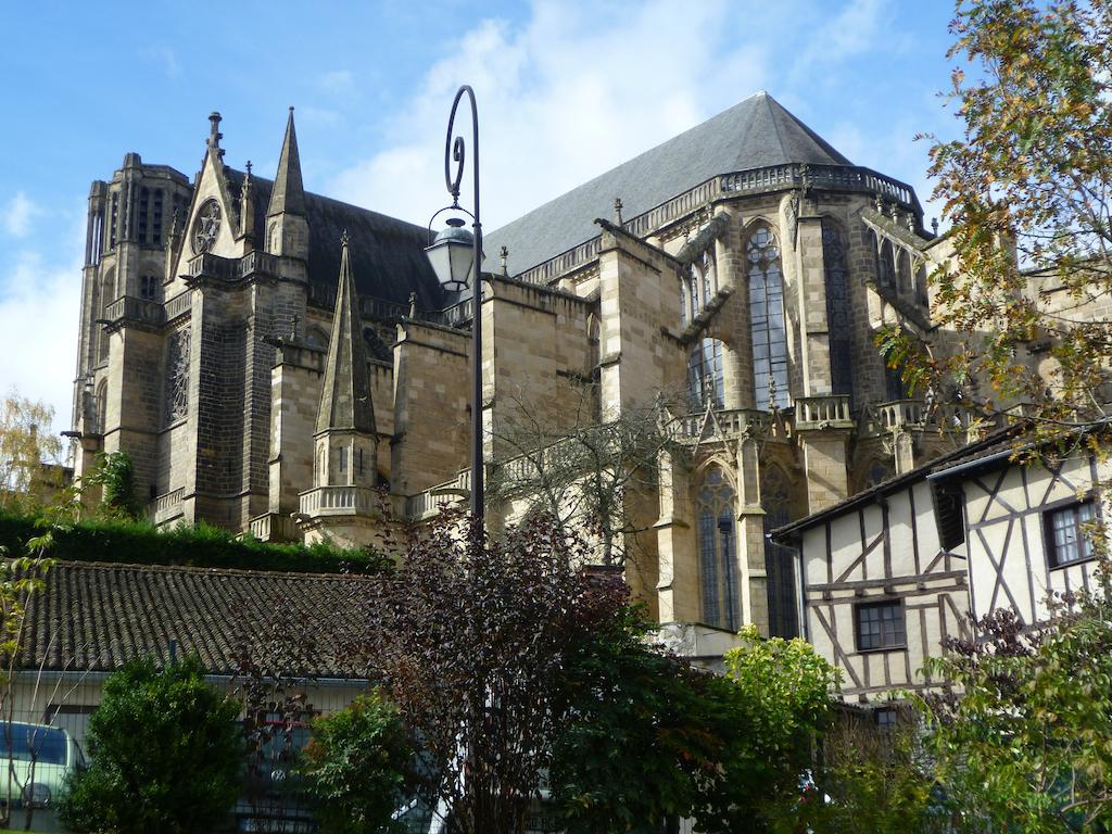 La Maison Du Marchand Peyrat-le-Chateau Exterior photo