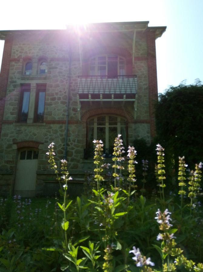 La Maison Du Marchand Peyrat-le-Chateau Exterior photo